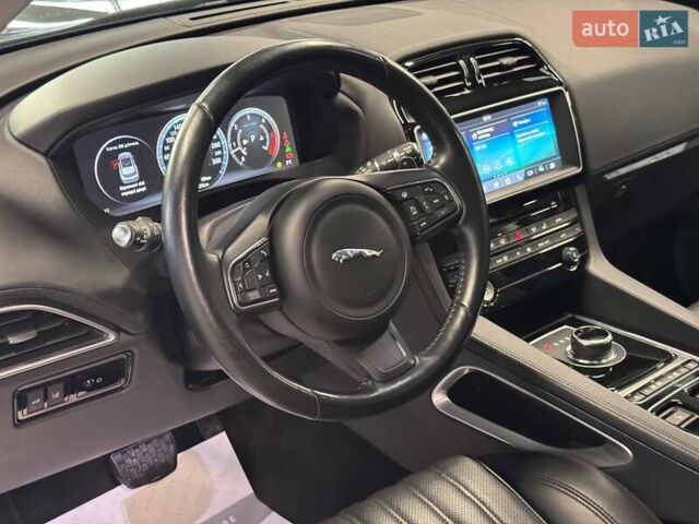 Серый Ягуар Ф-Пейс, объемом двигателя 2.99 л и пробегом 161 тыс. км за 25990 $, фото 25 на Automoto.ua