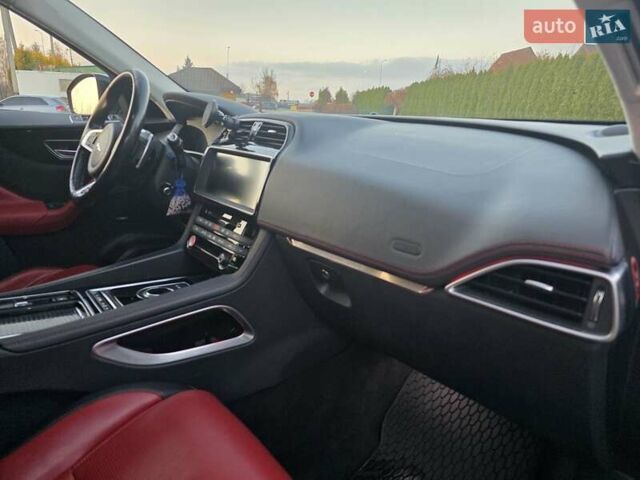 Серый Ягуар Ф-Пейс, объемом двигателя 2 л и пробегом 178 тыс. км за 22500 $, фото 22 на Automoto.ua