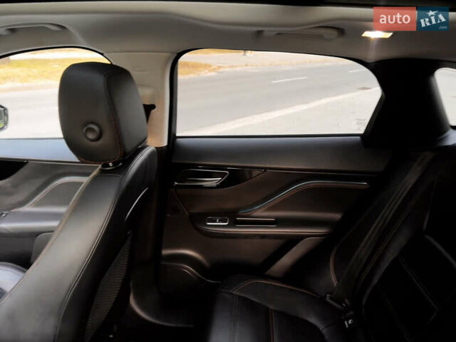 Сірий Ягуар Ф-Пейс, об'ємом двигуна 3 л та пробігом 151 тис. км за 27000 $, фото 65 на Automoto.ua