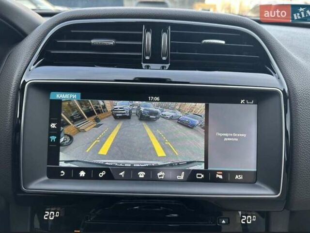 Серый Ягуар Ф-Пейс, объемом двигателя 2 л и пробегом 164 тыс. км за 25400 $, фото 5 на Automoto.ua