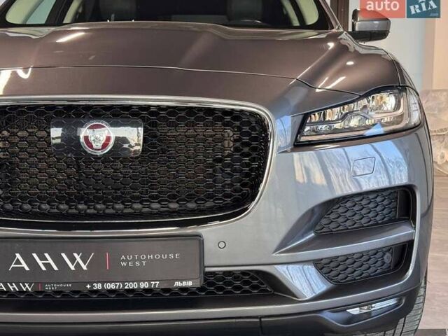 Серый Ягуар Ф-Пейс, объемом двигателя 3 л и пробегом 161 тыс. км за 27900 $, фото 3 на Automoto.ua