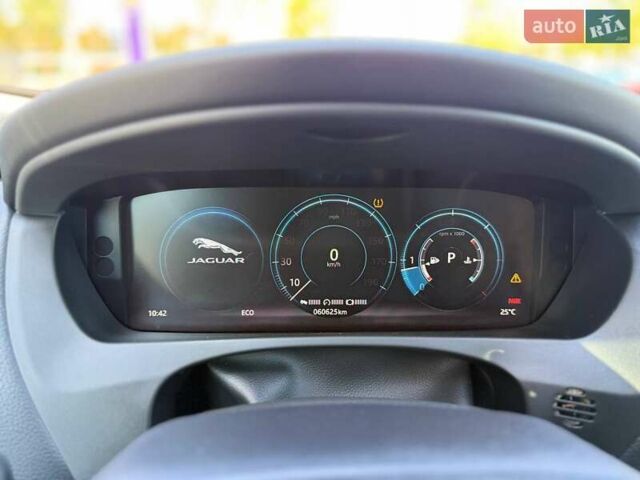 Ягуар Ф-Пейс 2017 у Києві на Automoto.ua Сірий Ягуар Ф-Пейс, об'ємом двигуна 2 л та пробігом 62 тис. км за 26990 $, фото 24 на Automoto.ua