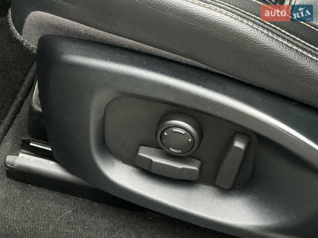 Серый Ягуар Ф-Пейс, объемом двигателя 3 л и пробегом 109 тыс. км за 20990 $, фото 49 на Automoto.ua