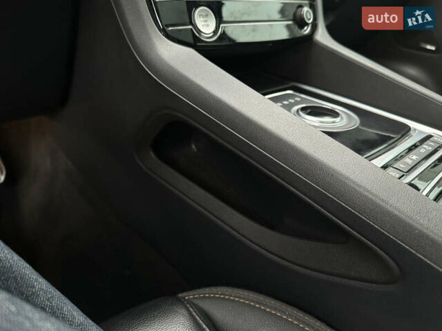 Серый Ягуар Ф-Пейс, объемом двигателя 3 л и пробегом 109 тыс. км за 20990 $, фото 41 на Automoto.ua