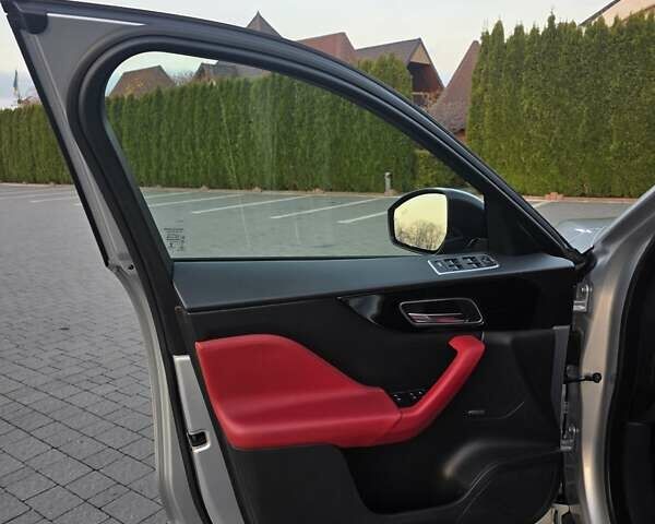 Серый Ягуар Ф-Пейс, объемом двигателя 2 л и пробегом 178 тыс. км за 22500 $, фото 13 на Automoto.ua