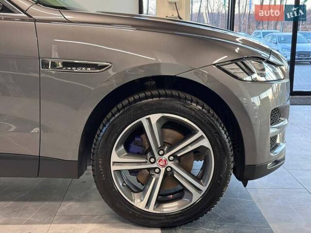 Серый Ягуар Ф-Пейс, объемом двигателя 3 л и пробегом 161 тыс. км за 27900 $, фото 4 на Automoto.ua