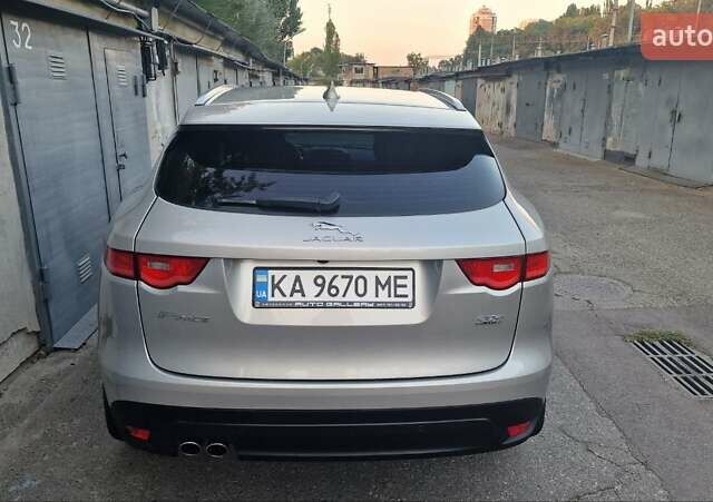 Серый Ягуар Ф-Пейс, объемом двигателя 2 л и пробегом 164 тыс. км за 25400 $, фото 2 на Automoto.ua