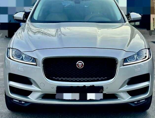 Серый Ягуар Ф-Пейс, объемом двигателя 2 л и пробегом 156 тыс. км за 26500 $, фото 15 на Automoto.ua