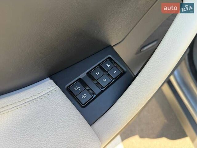 Ягуар Ф-Пейс 2017 у Києві на Automoto.ua Сірий Ягуар Ф-Пейс, об'ємом двигуна 2 л та пробігом 62 тис. км за 26990 $, фото 16 на Automoto.ua