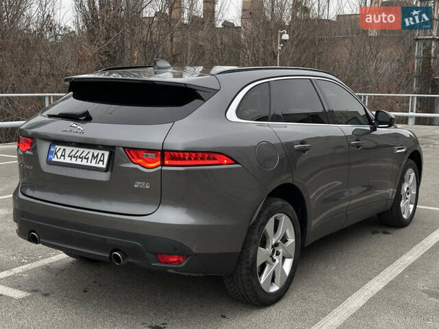 Серый Ягуар Ф-Пейс, объемом двигателя 3 л и пробегом 109 тыс. км за 20990 $, фото 7 на Automoto.ua