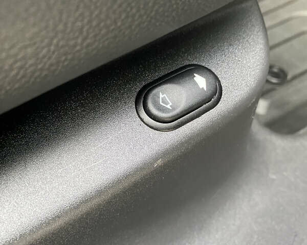 Сірий Ягуар Ф-Пейс, об'ємом двигуна 2 л та пробігом 171 тис. км за 17999 $, фото 36 на Automoto.ua