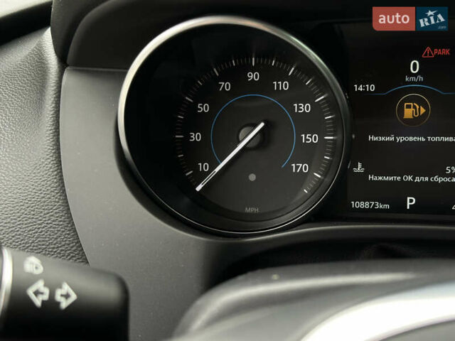 Серый Ягуар Ф-Пейс, объемом двигателя 3 л и пробегом 109 тыс. км за 20990 $, фото 39 на Automoto.ua