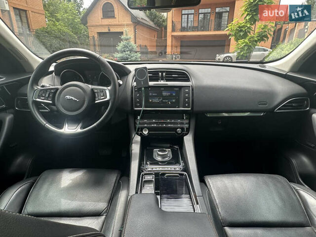Сірий Ягуар Ф-Пейс, об'ємом двигуна 2 л та пробігом 22 тис. км за 24500 $, фото 30 на Automoto.ua
