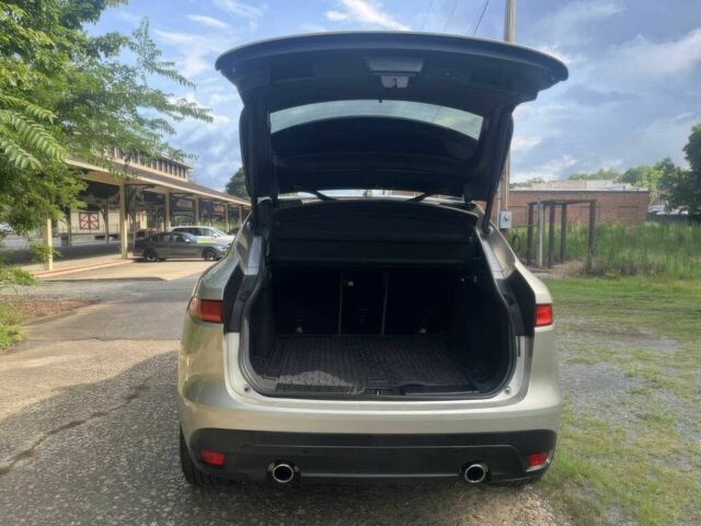 Ягуар Ф-Пейс 2017 у Києві на Automoto.ua Сірий Ягуар Ф-Пейс, об'ємом двигуна 3 л та пробігом 69 тис. км за 4900 $, фото 15 на Automoto.ua