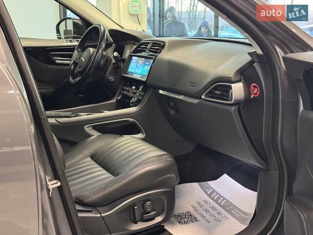 Серый Ягуар Ф-Пейс, объемом двигателя 2.99 л и пробегом 161 тыс. км за 25990 $, фото 36 на Automoto.ua