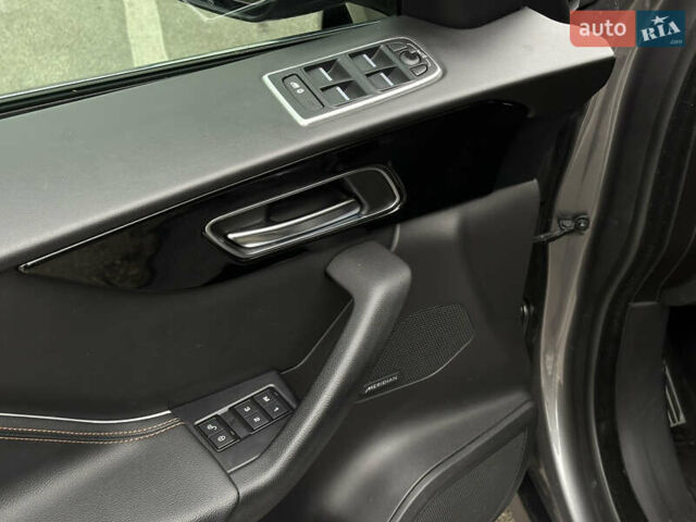 Сірий Ягуар Ф-Пейс, об'ємом двигуна 3 л та пробігом 108 тис. км за 19999 $, фото 20 на Automoto.ua