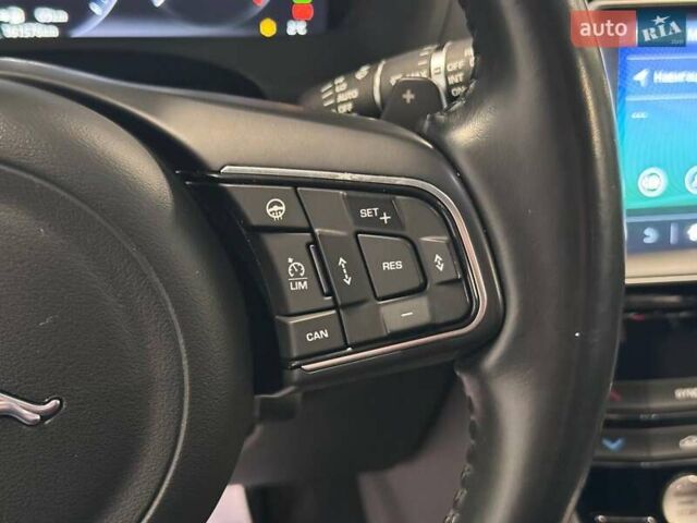 Серый Ягуар Ф-Пейс, объемом двигателя 2.99 л и пробегом 161 тыс. км за 25990 $, фото 23 на Automoto.ua