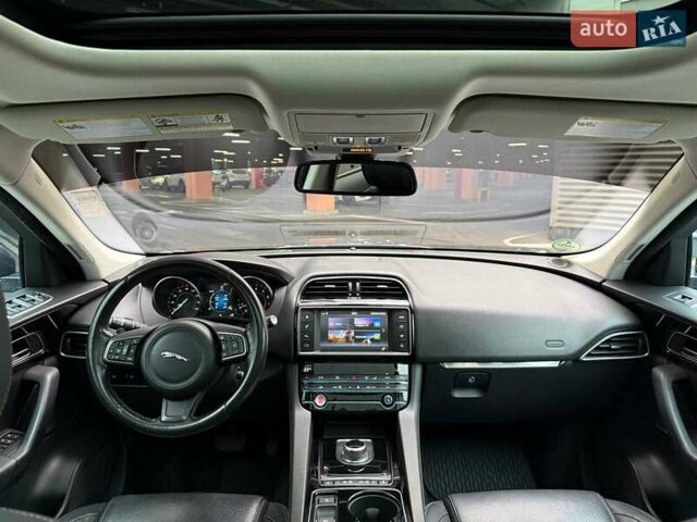 Сірий Ягуар Ф-Пейс, об'ємом двигуна 3 л та пробігом 147 тис. км за 22990 $, фото 28 на Automoto.ua