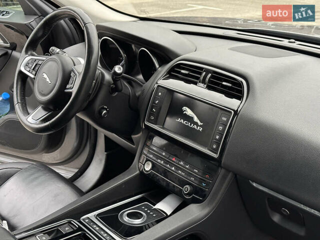 Серый Ягуар Ф-Пейс, объемом двигателя 3 л и пробегом 109 тыс. км за 20990 $, фото 53 на Automoto.ua