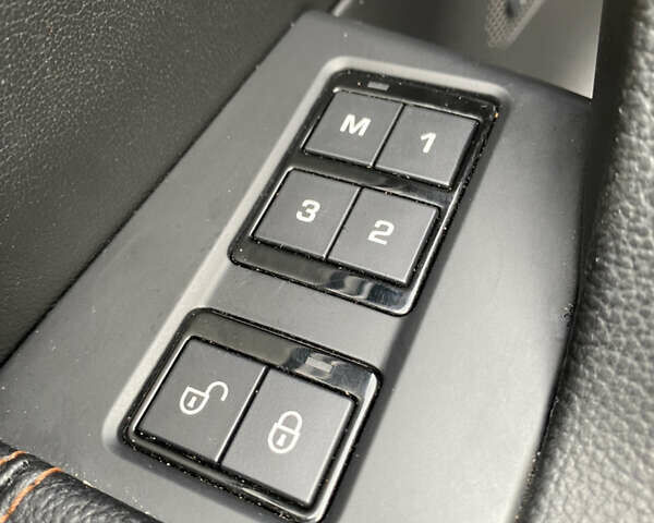 Сірий Ягуар Ф-Пейс, об'ємом двигуна 2 л та пробігом 171 тис. км за 17999 $, фото 28 на Automoto.ua