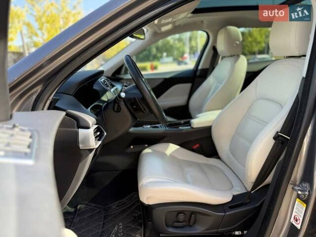 Ягуар Ф-Пейс 2017 у Києві на Automoto.ua Сірий Ягуар Ф-Пейс, об'ємом двигуна 2 л та пробігом 62 тис. км за 26990 $, фото 11 на Automoto.ua