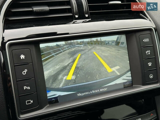 Серый Ягуар Ф-Пейс, объемом двигателя 3 л и пробегом 109 тыс. км за 20990 $, фото 37 на Automoto.ua