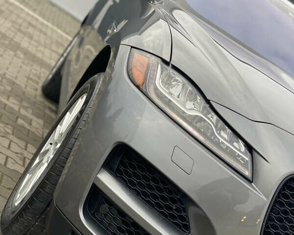 Сірий Ягуар Ф-Пейс, об'ємом двигуна 2 л та пробігом 171 тис. км за 17999 $, фото 15 на Automoto.ua