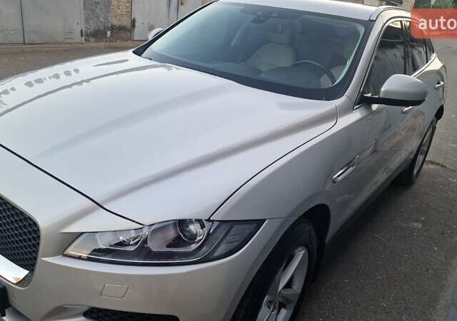 Серый Ягуар Ф-Пейс, объемом двигателя 2 л и пробегом 156 тыс. км за 26500 $, фото 14 на Automoto.ua