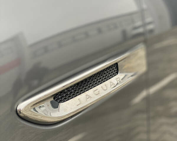 Сірий Ягуар Ф-Пейс, об'ємом двигуна 2 л та пробігом 171 тис. км за 17999 $, фото 26 на Automoto.ua