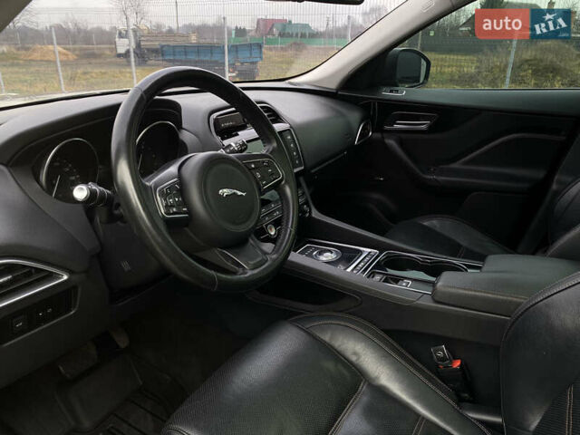 Сірий Ягуар Ф-Пейс, об'ємом двигуна 2 л та пробігом 171 тис. км за 17999 $, фото 29 на Automoto.ua