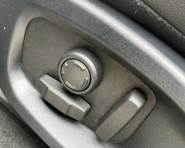 Сірий Ягуар Ф-Пейс, об'ємом двигуна 2 л та пробігом 171 тис. км за 17999 $, фото 31 на Automoto.ua