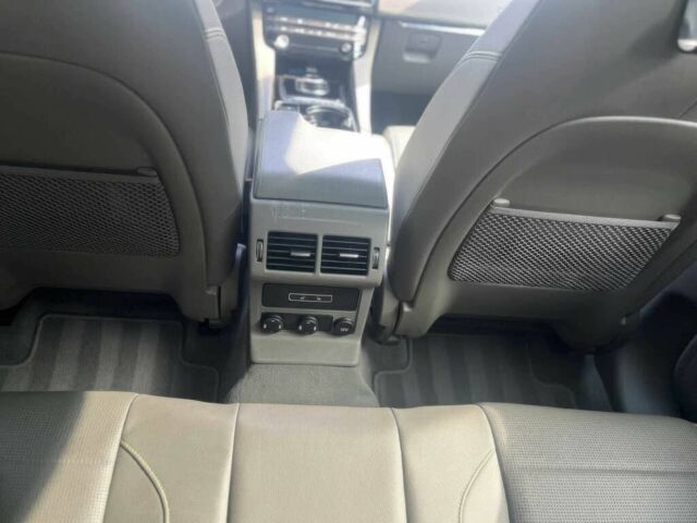 Ягуар Ф-Пейс 2017 у Києві на Automoto.ua Сірий Ягуар Ф-Пейс, об'ємом двигуна 3 л та пробігом 69 тис. км за 4900 $, фото 12 на Automoto.ua