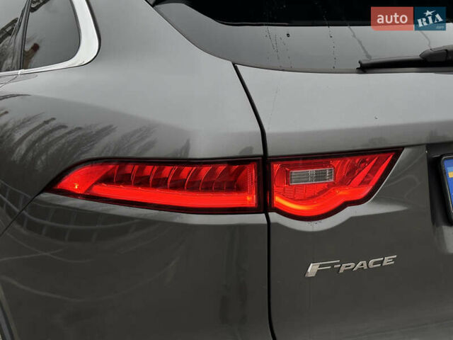 Серый Ягуар Ф-Пейс, объемом двигателя 3 л и пробегом 109 тыс. км за 20990 $, фото 18 на Automoto.ua