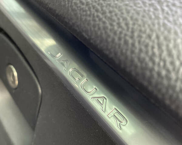 Сірий Ягуар Ф-Пейс, об'ємом двигуна 2 л та пробігом 171 тис. км за 17999 $, фото 40 на Automoto.ua