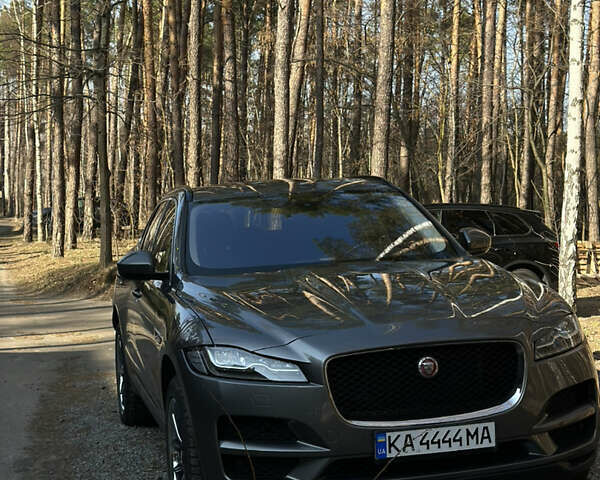 Серый Ягуар Ф-Пейс, объемом двигателя 3 л и пробегом 99 тыс. км за 28000 $, фото 7 на Automoto.ua