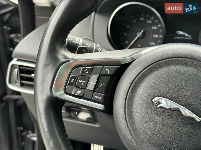 Серый Ягуар Ф-Пейс, объемом двигателя 3 л и пробегом 109 тыс. км за 20990 $, фото 26 на Automoto.ua