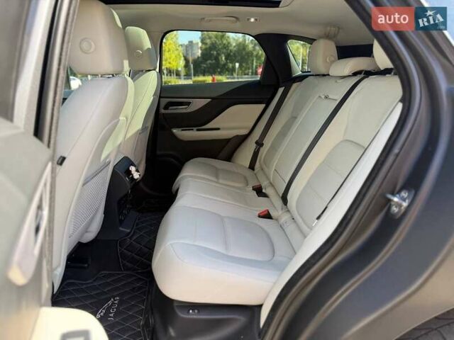 Ягуар Ф-Пейс 2017 у Києві на Automoto.ua Сірий Ягуар Ф-Пейс, об'ємом двигуна 2 л та пробігом 62 тис. км за 26990 $, фото 12 на Automoto.ua