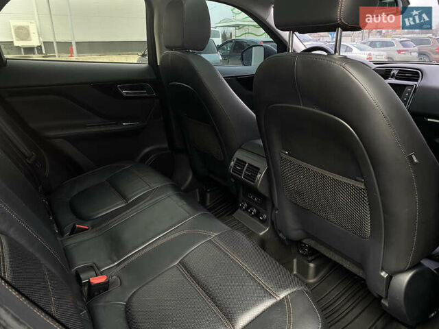 Сірий Ягуар Ф-Пейс, об'ємом двигуна 2 л та пробігом 171 тис. км за 17999 $, фото 37 на Automoto.ua