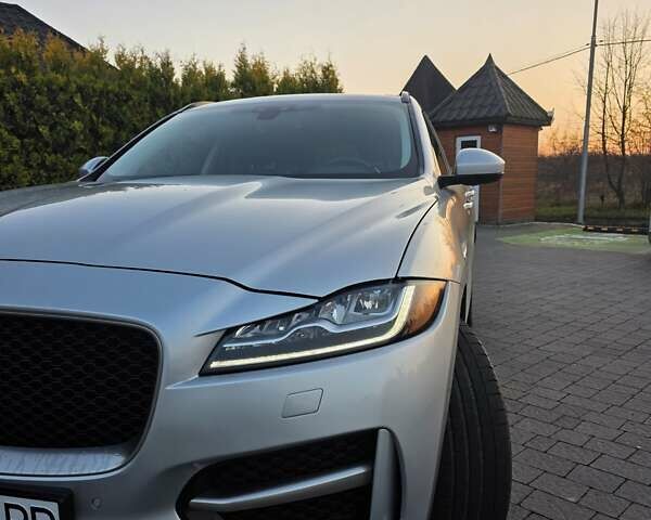 Серый Ягуар Ф-Пейс, объемом двигателя 2 л и пробегом 178 тыс. км за 22500 $, фото 7 на Automoto.ua