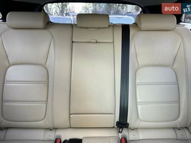 Серый Ягуар Ф-Пейс, объемом двигателя 2 л и пробегом 164 тыс. км за 25400 $, фото 4 на Automoto.ua