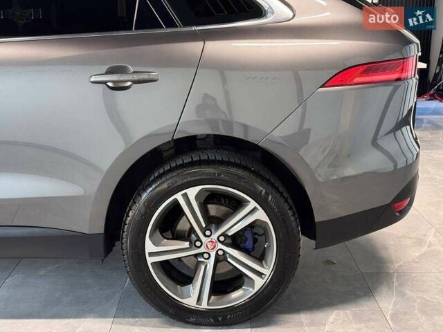 Серый Ягуар Ф-Пейс, объемом двигателя 3 л и пробегом 161 тыс. км за 27900 $, фото 6 на Automoto.ua