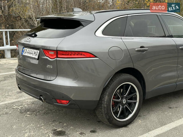 Сірий Ягуар Ф-Пейс, об'ємом двигуна 3 л та пробігом 108 тис. км за 19999 $, фото 7 на Automoto.ua