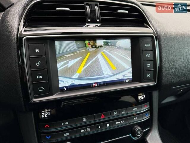 Сірий Ягуар Ф-Пейс, об'ємом двигуна 3 л та пробігом 147 тис. км за 22990 $, фото 25 на Automoto.ua