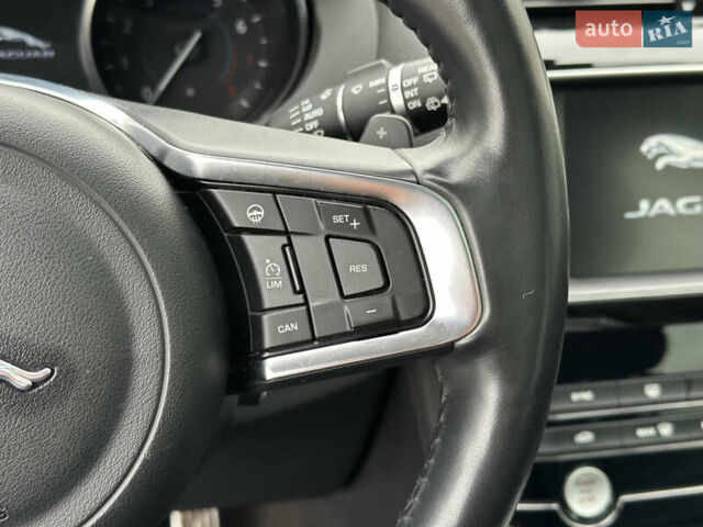 Сірий Ягуар Ф-Пейс, об'ємом двигуна 3 л та пробігом 108 тис. км за 19999 $, фото 22 на Automoto.ua