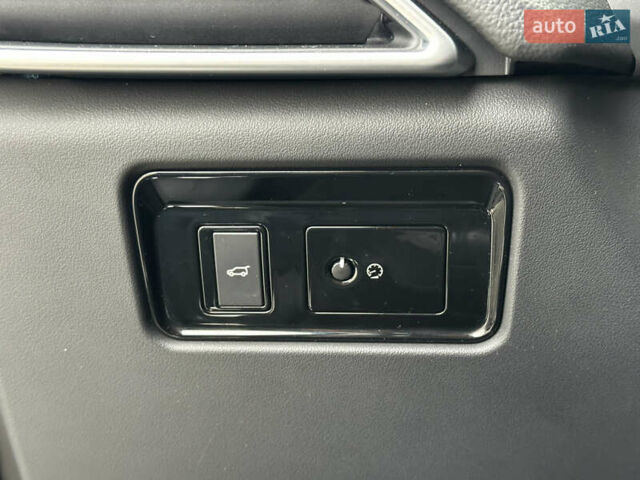 Сірий Ягуар Ф-Пейс, об'ємом двигуна 3 л та пробігом 108 тис. км за 19999 $, фото 25 на Automoto.ua