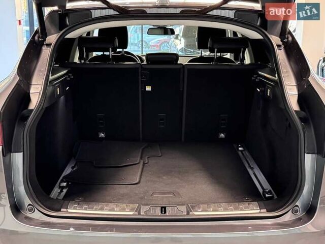 Серый Ягуар Ф-Пейс, объемом двигателя 3 л и пробегом 161 тыс. км за 27900 $, фото 16 на Automoto.ua