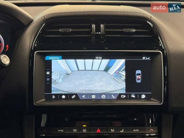 Серый Ягуар Ф-Пейс, объемом двигателя 3 л и пробегом 161 тыс. км за 27900 $, фото 48 на Automoto.ua