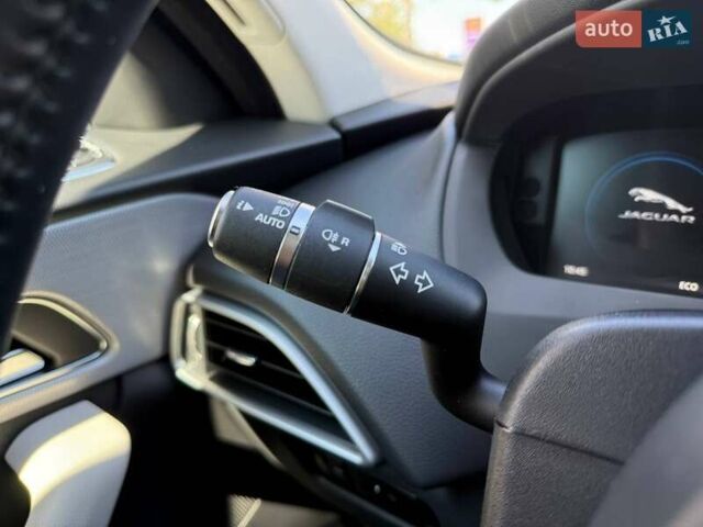 Ягуар Ф-Пейс 2017 у Києві на Automoto.ua Сірий Ягуар Ф-Пейс, об'ємом двигуна 2 л та пробігом 62 тис. км за 26990 $, фото 19 на Automoto.ua