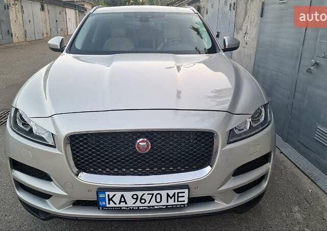 Серый Ягуар Ф-Пейс, объемом двигателя 2 л и пробегом 164 тыс. км за 25400 $, фото 3 на Automoto.ua