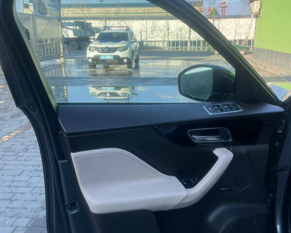Сірий Ягуар Ф-Пейс, об'ємом двигуна 2 л та пробігом 83 тис. км за 29000 $, фото 9 на Automoto.ua